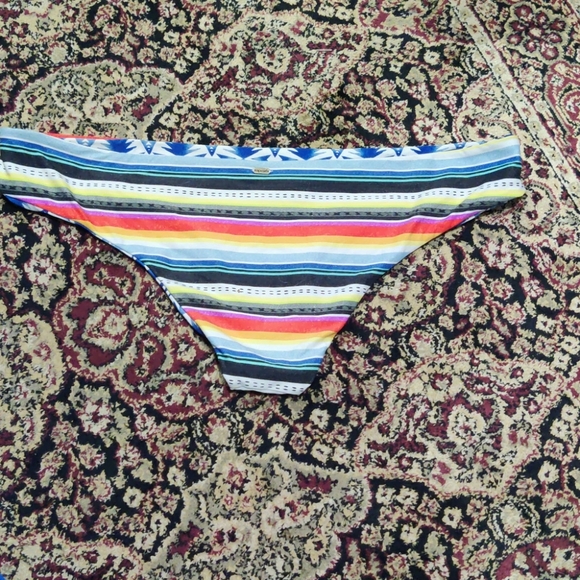 Rip curl reversible bottoms - Picture 2 of 6